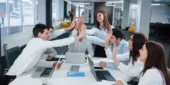 كيف تصبح نجم حفلات العمل بخطوات بسيطة