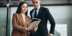 المديرة أم المدير.. من يصنع بيئة عمل سعيدة؟ المديرة أم المدير.. من يصنع بيئة عمل سعيدة؟